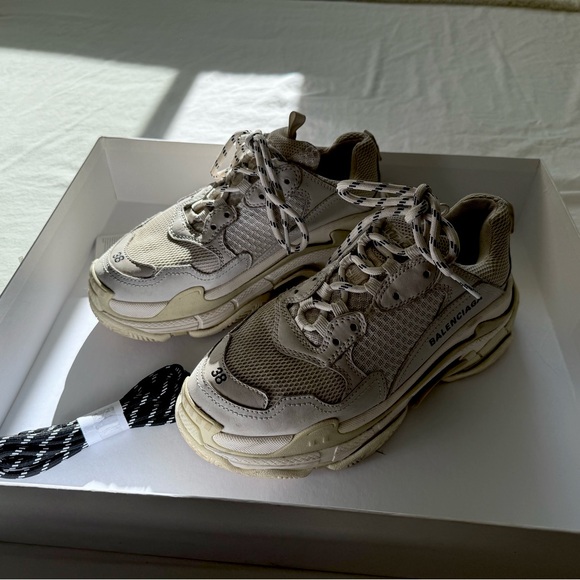 WOMEN'S TRIPLE S SNEAKER IN WHITE SIZE 38 - Picture 1 of 7